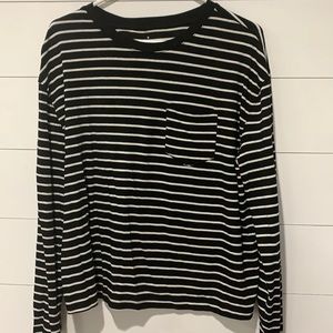 Women’s new without tags crop long sleeve T-shirt.